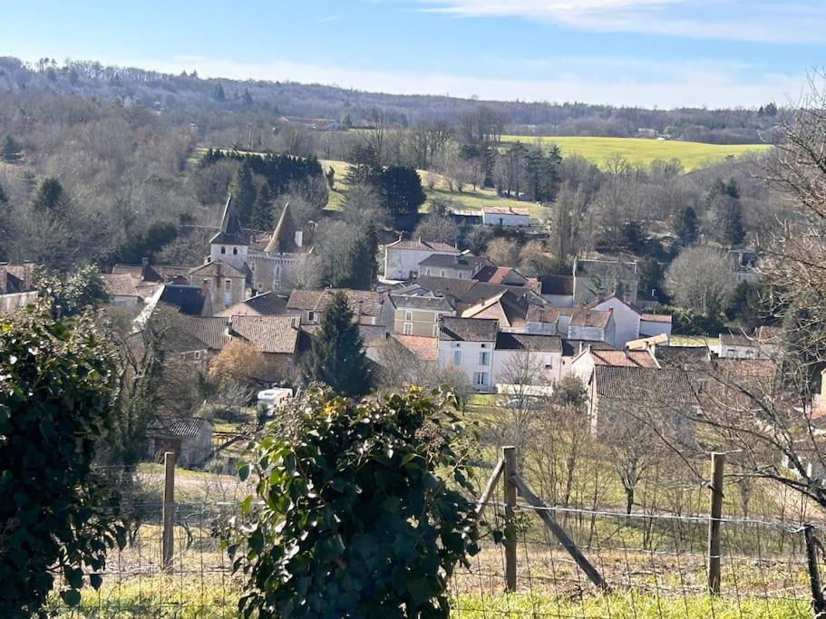 Maison Au Coeur Du Perigord Vert Javerlhac-et-la-Chapelle-Saint-Robert Exterior photo